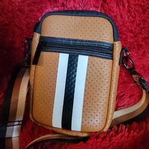 HAUTE SHORE Casey Crossbody Neoprene